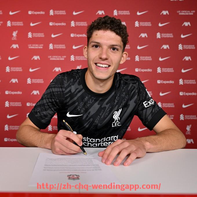 问鼎娱乐官网-英超球队的外号及其球迷文化的象征意义