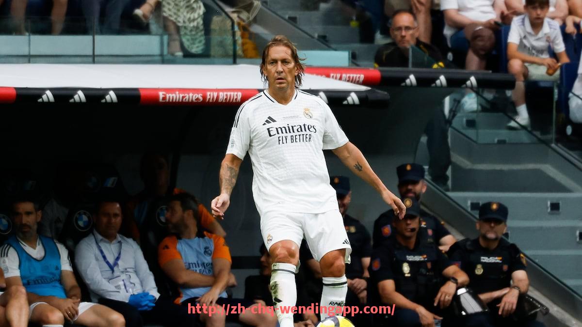 问鼎娱乐官网-世俱杯VAR视频裁判技术使用范围与判罚标准对比分析